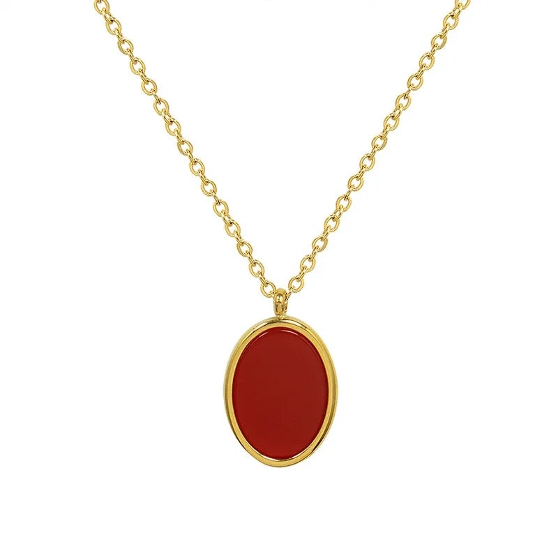 Collier rouge ovale