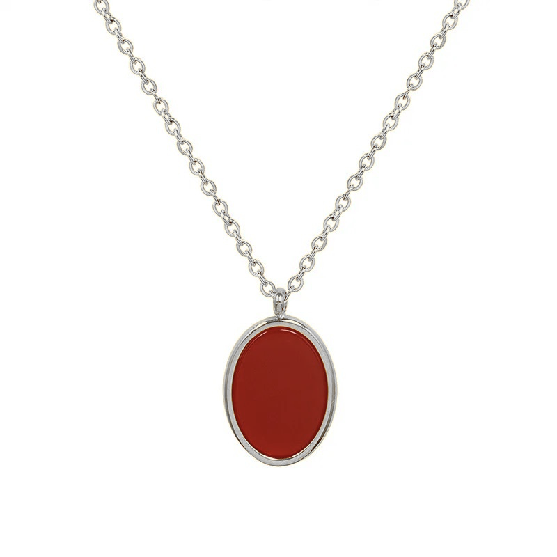 Collier rouge ovale